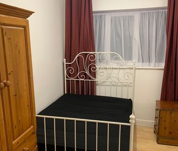 1 Bed Flat, London, E7 - Photo 3