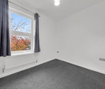 4 bedroom end of terrace house to rent - Photo 6