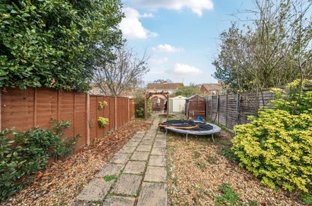 2 bedroom semi-detached house to rent - Photo 5