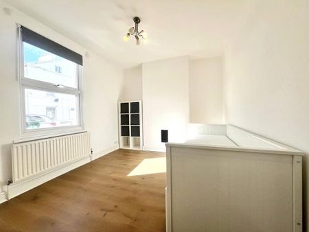 3 bedroom terraced house to rent - Photo 5