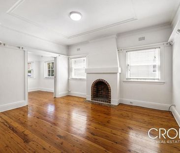 Perfectly Located One Bed + Sunroom Apartment - Photo 1