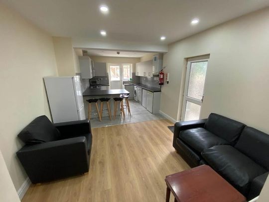 5 bedroom house to rent - Photo 1