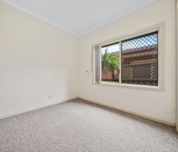 Neat And Tidy 3 Bedroom Family Home - Photo 2