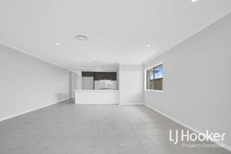 New Year, New Home? Long Term Tenants Wanted! - Photo 2