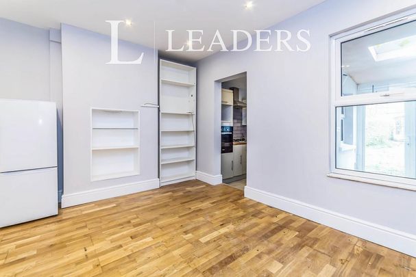 3 bedroom terraced house to rent - Photo 1