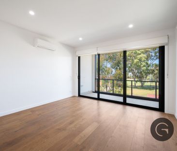Park-Facing Townhome For Rent - Photo 4
