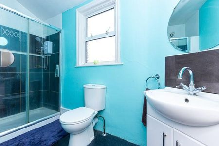 3 bedroom maisonette to rent - Photo 2