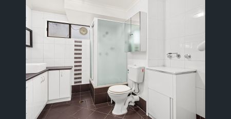 Inner City Living in Quiet Location - Photo 4