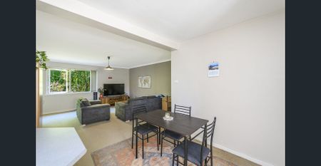 Furnished One Bedroom Apartment In Great Location ! - Photo 2