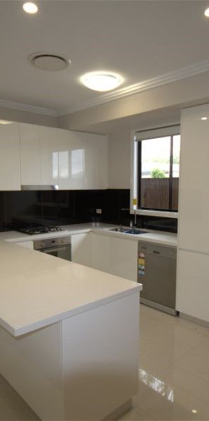 Modern 3 Bed + Study Townhouse For Rent - Photo 1