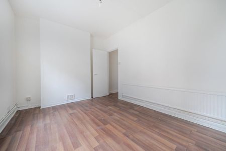 3 bedroom flat to rent - Photo 3