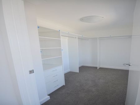 Spacious Family Home in Quiet North Kellyville - Photo 3