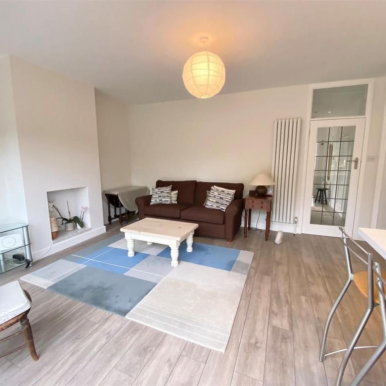 3 bedroom semi-detached bungalow to rent - Photo 1