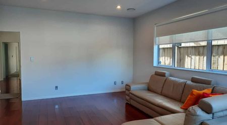 Beautiful Large Family Home - Photo 2