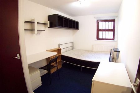 3 bedroom flat to rent - Photo 2