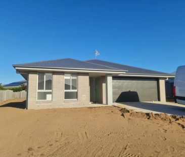 32 Sorrento Drive, Bargara QLD 4670 - House For Rent - $680 | Domain - Photo 4