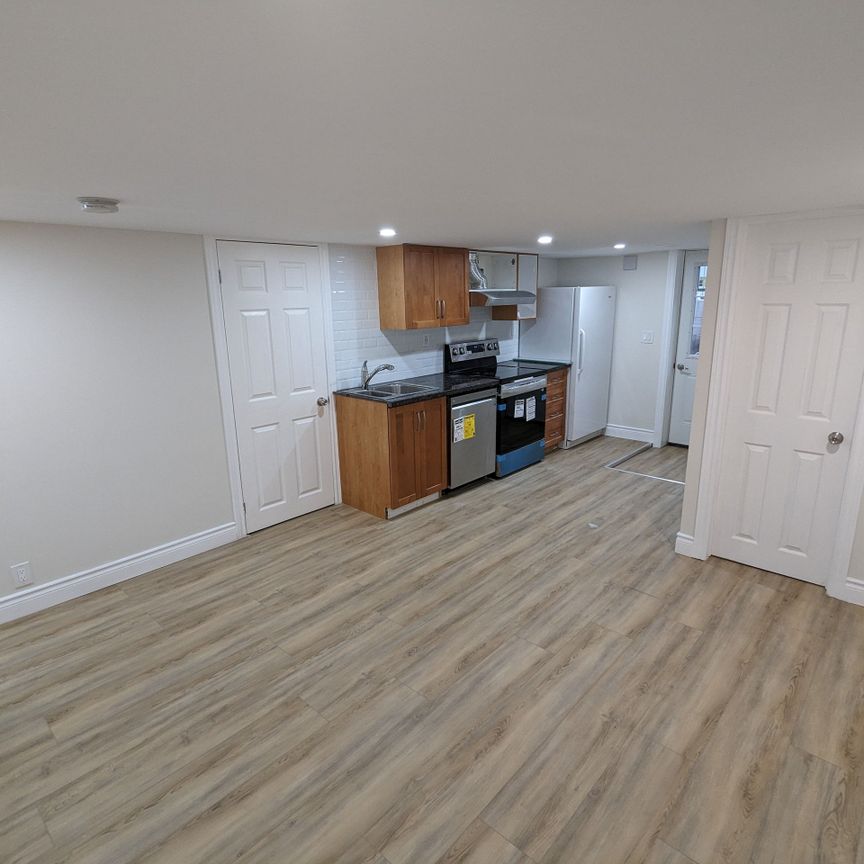 For Lease - 903 Tenth Street Unit# Lower, Mississauga, Ontario - Photo 1