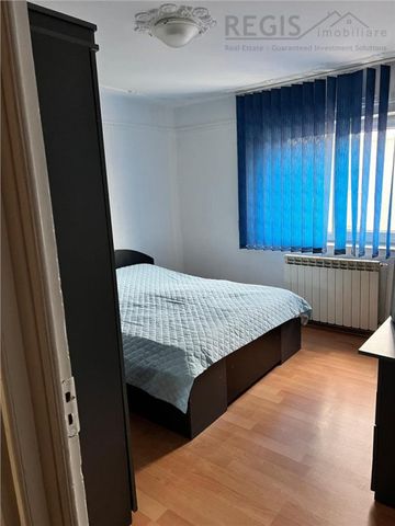 Apartament cu 3 camere situat in Tractorul - Photo 3