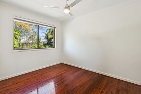 Sprawling family home in a perfect Village position - Photo 5