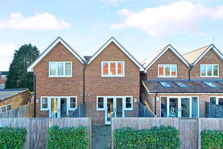 Langborough Court, Godalming, Surrey, GU7 - Photo 2