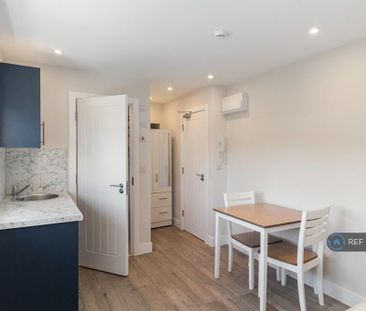 Studio to rent - Photo 5