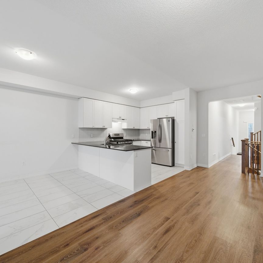 For Lease - 147 Landolfi Way, Bradford West Gwillimbury, Ontario - Photo 1