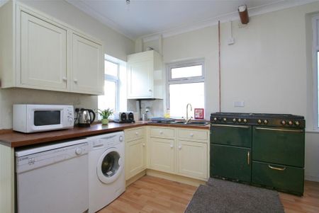 1 bedroom in a house share to rent - Photo 2