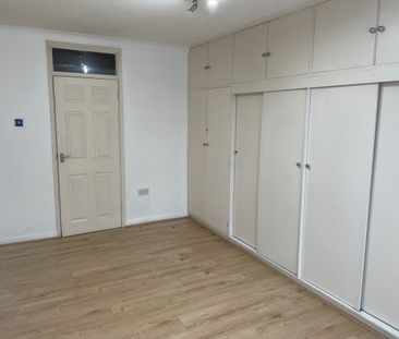 2 Bed Flat, Barton Meadows, IG6 - Photo 3