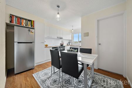 Updated 2 Bedroom Apartment - Photo 4