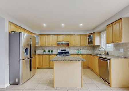 For Lease - 134 Medland Avenue, Whitby, Ontario - Photo 5