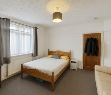 1 bedroom in a house share to rent - Photo 3