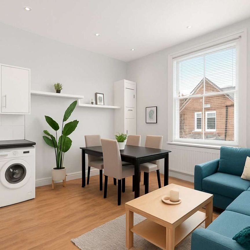 Spacious three-bedroom first floor flat in the heart of Brixton. - Photo 1