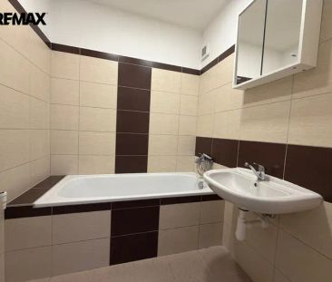 Elegantní a světlý byt 3+1 s balkonem k pronájmu - Photo 5