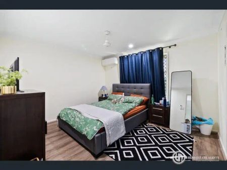 “"Inviting Family Oasis: Your Ideal Retreat Awaits!"” - Photo 3