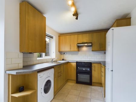 2 bedroom end of terrace house to rent - Photo 2