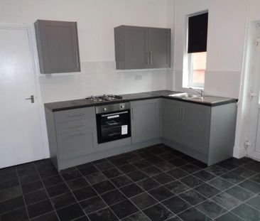 3 bedroom semi-detached house to rent - Photo 6