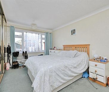 2 bedroom detached bungalow to rent - Photo 2