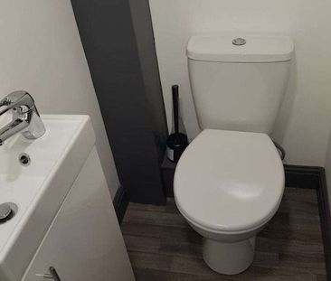 Shared House in the Town Centre Room 2 - Photo 6