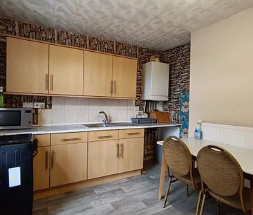 £875 PCM, Furnished Two Bedroom First Floor Flat in Chepstow Road, ... - Photo 2