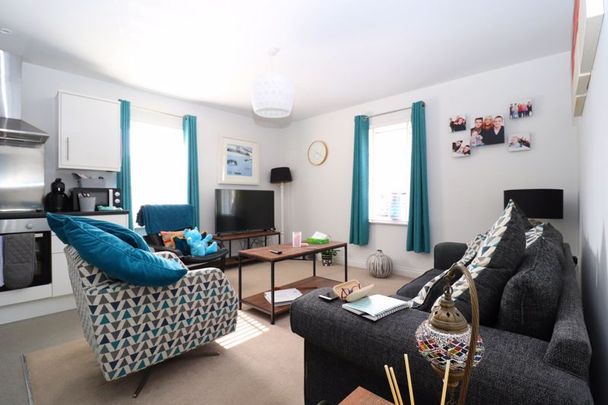 Colin Road, Gloucester - Photo 1