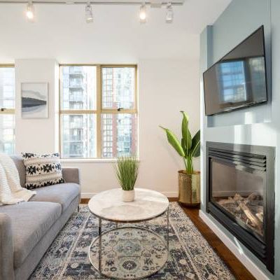 Best Location Furnished Condo Downtown - Photo 3