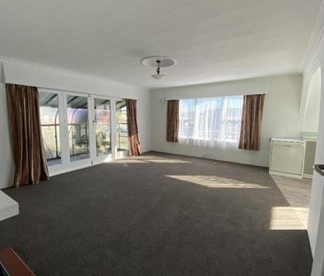 Spacious 4-Bedroom Home in Prime Location - Photo 6