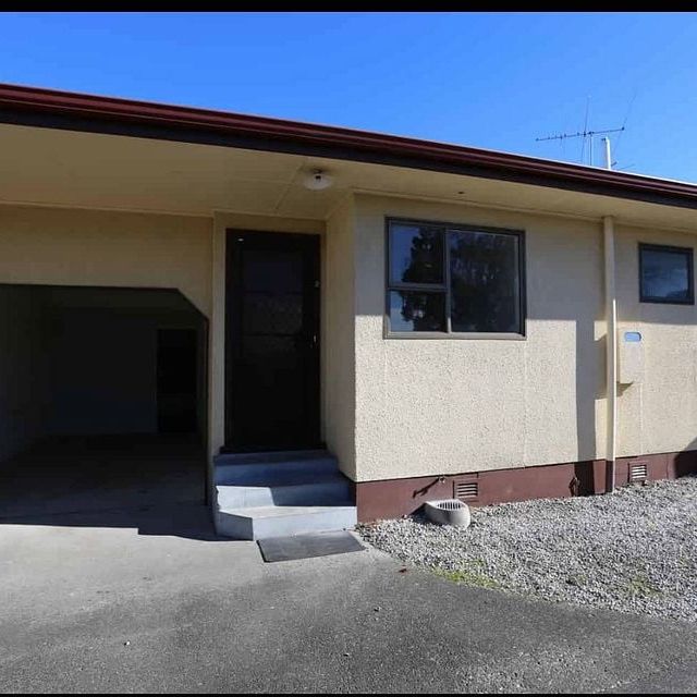 Good location - Photo 1