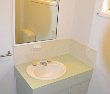 COMFORTABLE 2 BEDROOM UNIT - Photo 5