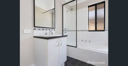 DONT MISS OUT - Stone throw from the Train-Station - Photo 5