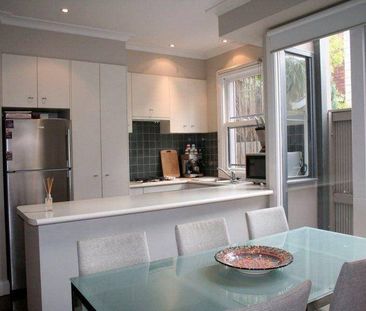 3 bedroom townhouse with TWO living areas - Photo 4