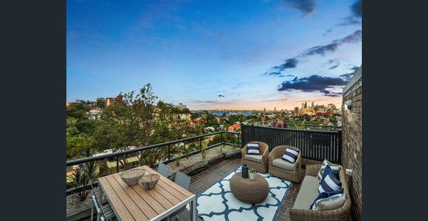 Beautiful Townhouse with Rooftop Terrace - Photo 1