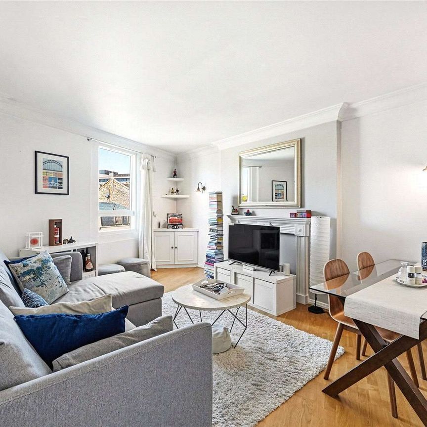 A beautifully refurbished three bedroom apartment in Marylebone. - Photo 1