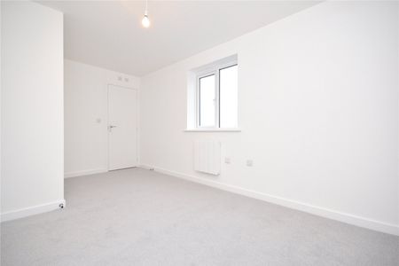 1, Howley Avenue, Churwell, Leeds, LS27 7FW - Photo 2