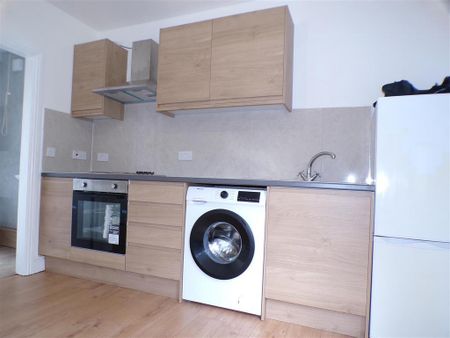 5 bedroom property to rent - Photo 2